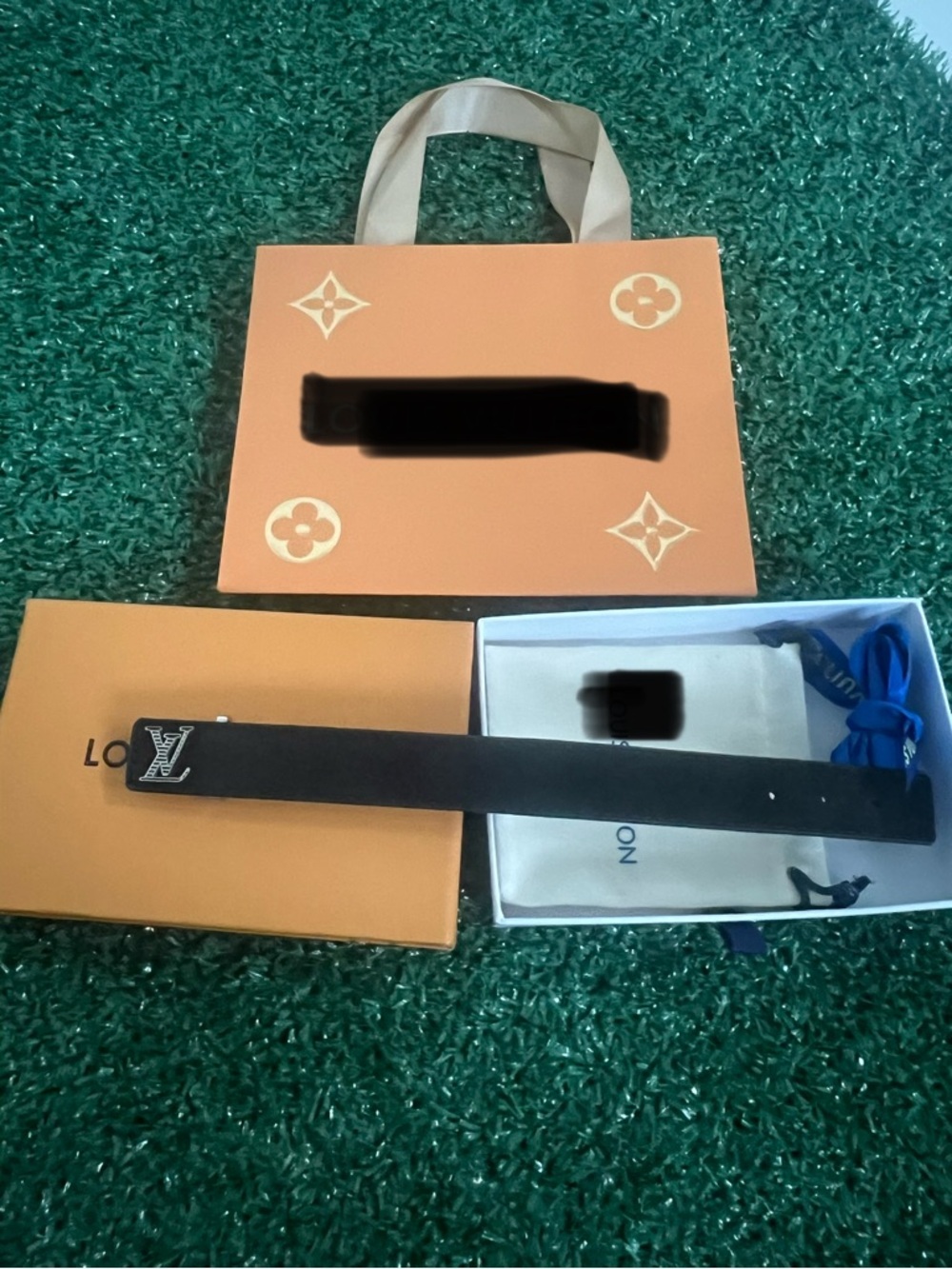 Lv - slim bracelet (black)